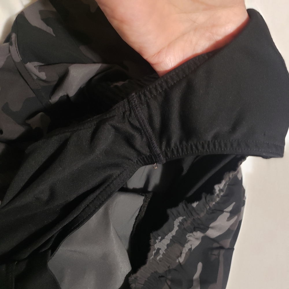 Athleta Black and Gray Athletic Shorts with Camouflage Design...size:S - Picture 9 of 10